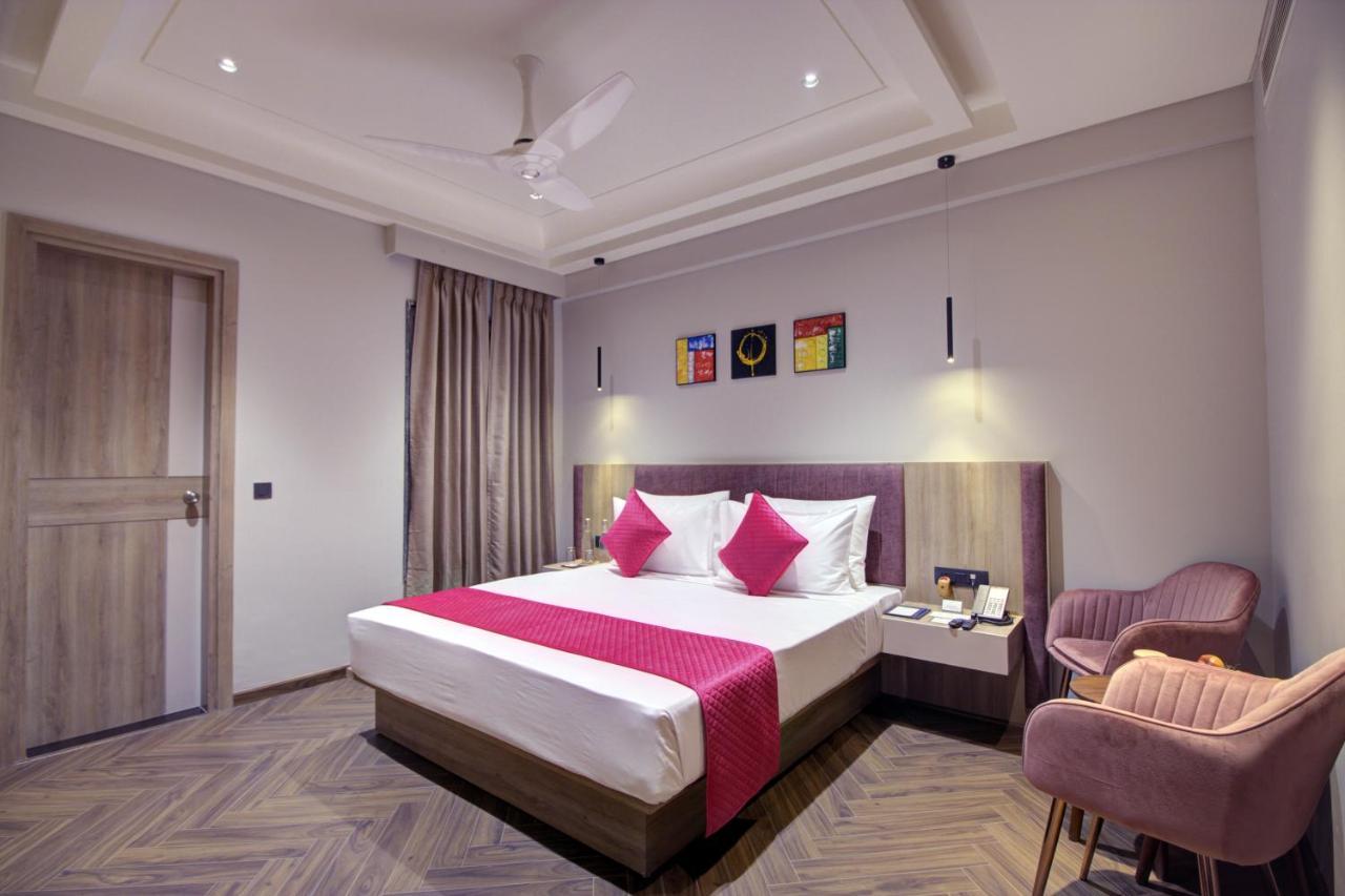 Cygnett Collection K K Hotel Faizābād Extérieur photo
