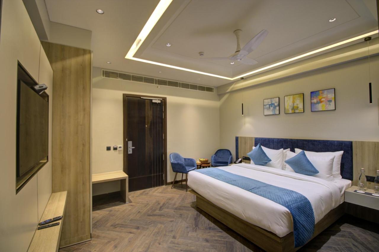 Cygnett Collection K K Hotel Faizābād Extérieur photo
