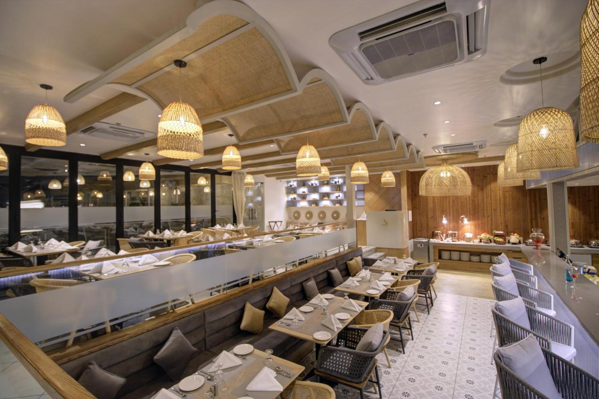 Cygnett Collection K K Hotel Faizābād Extérieur photo